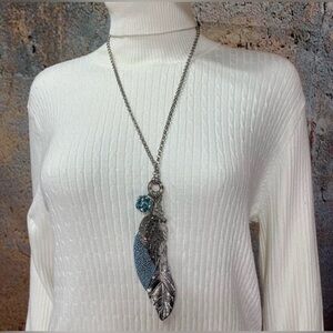 NWT Boho Silver and Blue Feather Pendant Necklace 26” chain